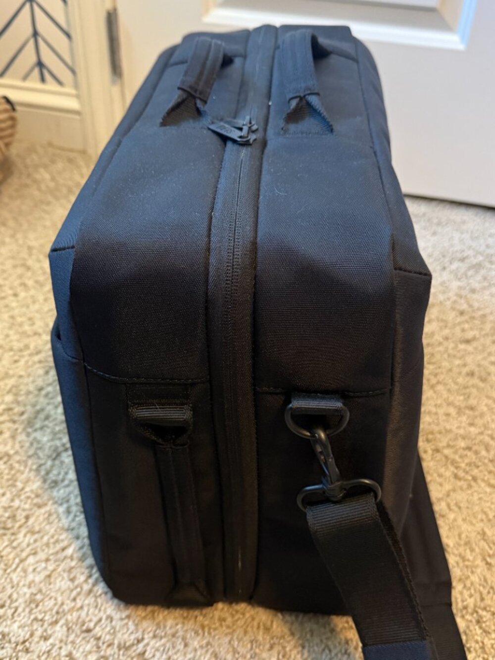 BÉIS Travel The Ultimate Travel Duffle in Black - Picture 6 of 8